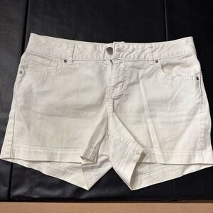 Elle white shorts